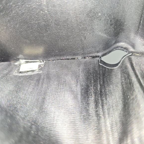 CHANEL CC Logo Black Caviar Skin Bifold Wallet Wallet is in great shape - Picture 6 of 8